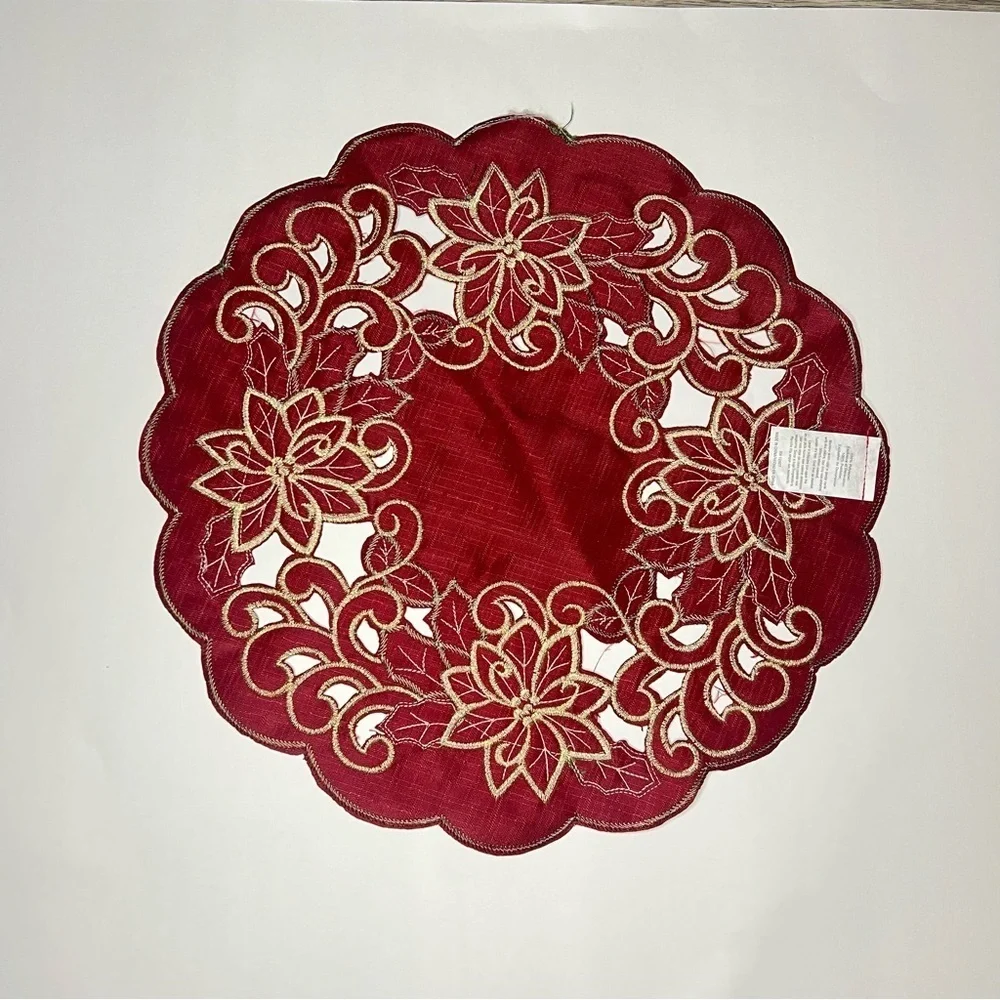 Christmas-themed, round, 4 embroidered placemats